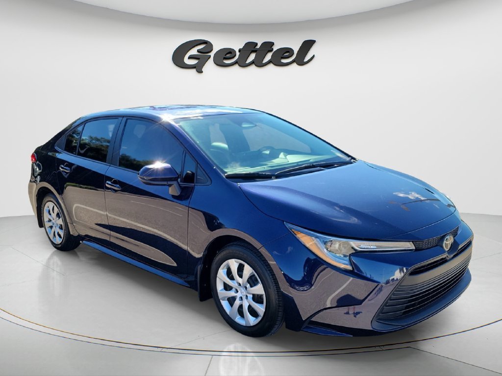 Certified Used 2025  Toyota LE image 3