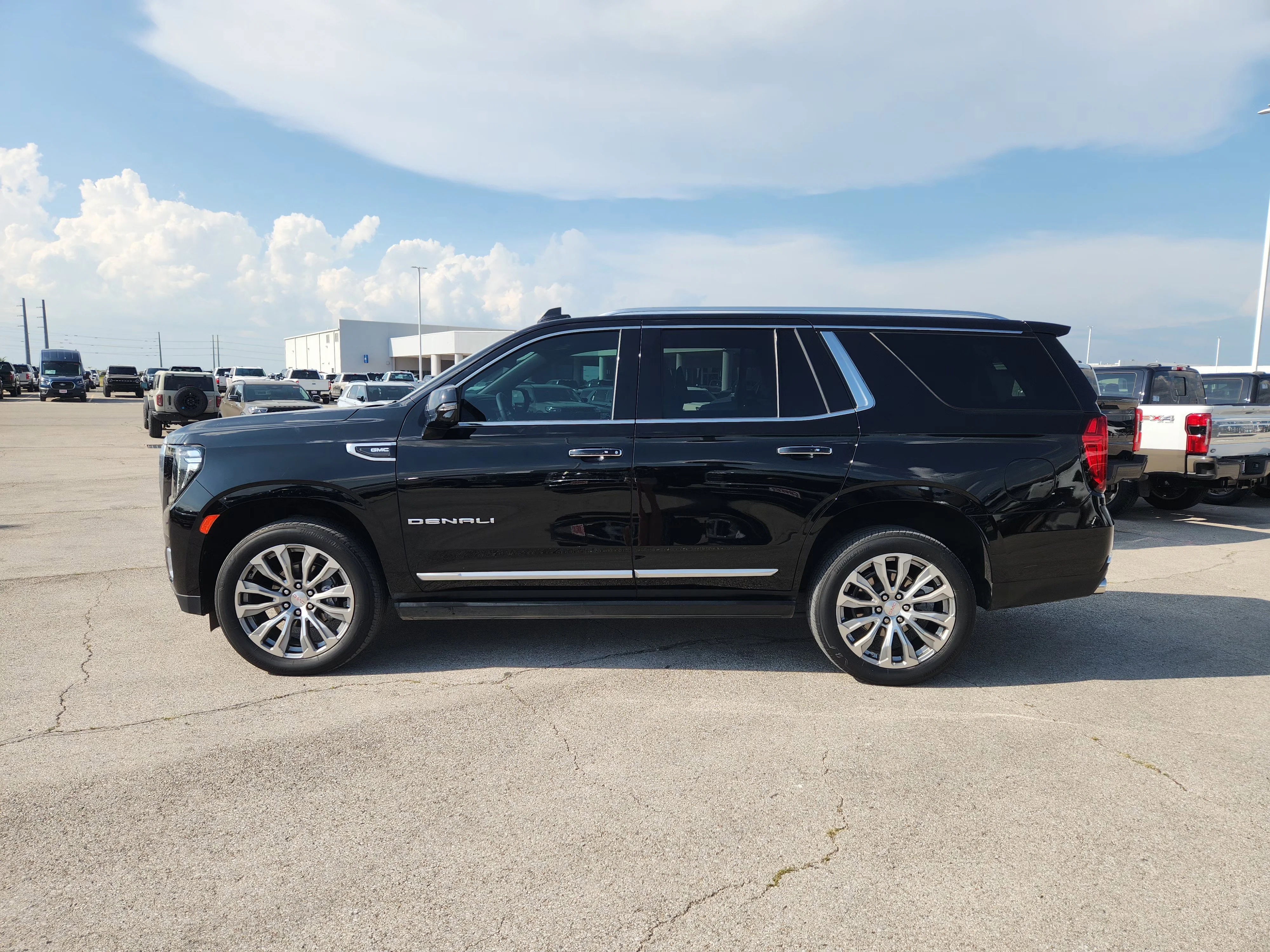 Used 2021 Onyx Black GMC Denali image 4