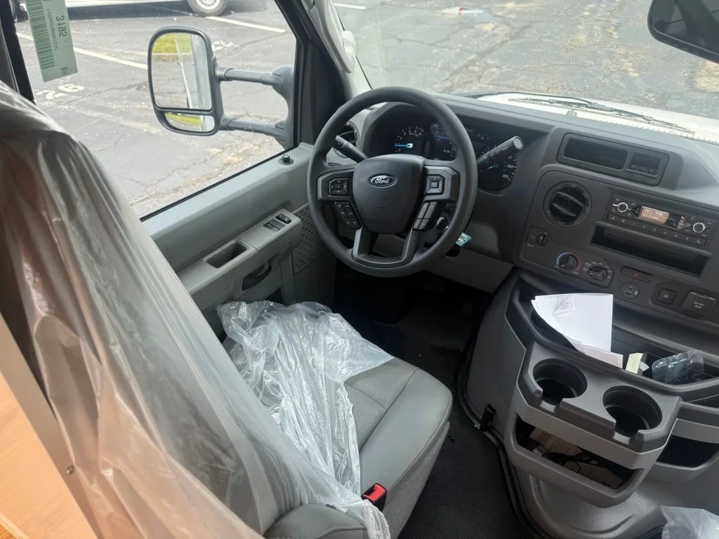 New 2027 Oxford White Ford E-450 DRW image 39