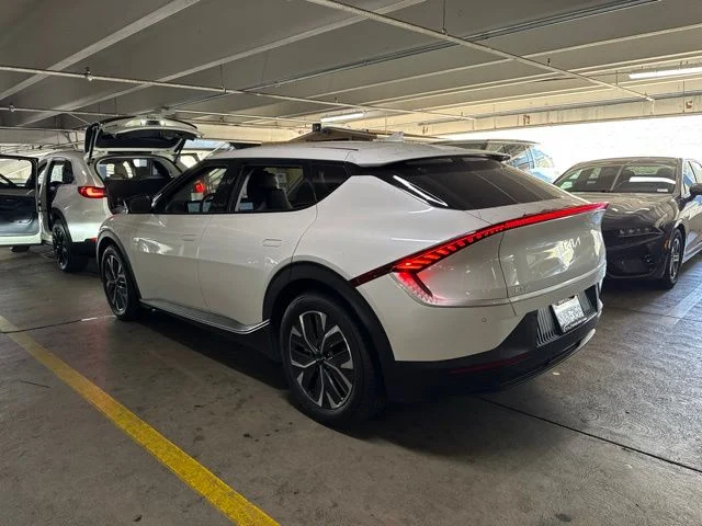 Certified Used 2024 White Kia Light image 4