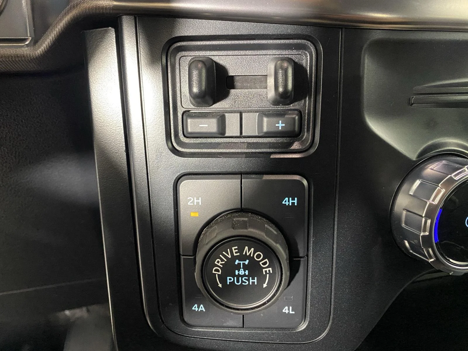 Used 2023 Avalanche Gray Ford Raptor image 14