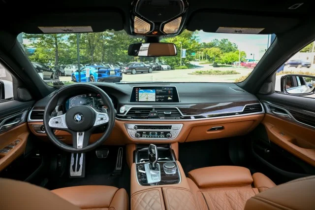 Used 2022 WHITE BMW 750i xDrive image 33