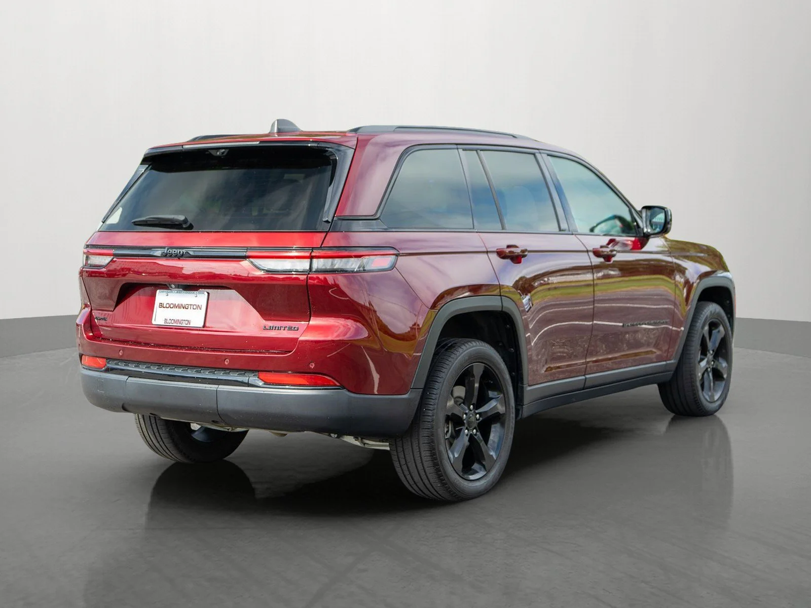 Used 2024 Velvet Red Pearlcoat Jeep Limited image 7