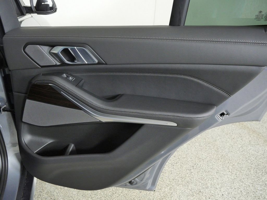 Used 2026 Skyscraper Grey Metallic BMW xDrive40i image 26