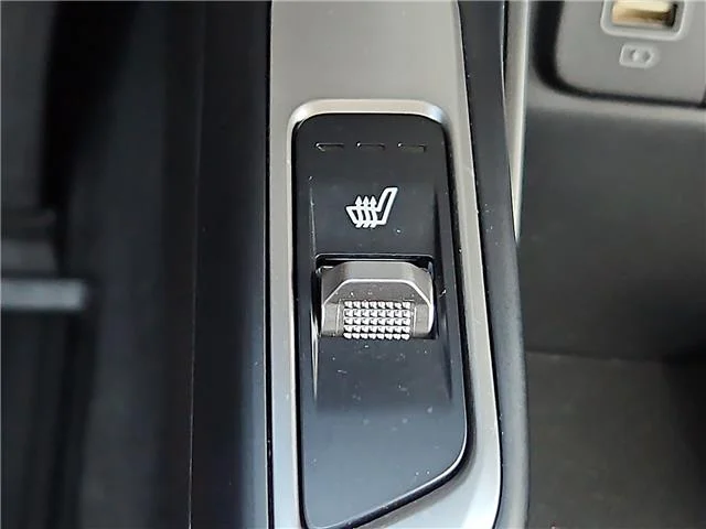 Used 2023 Glacial White Pearl KIA EX (DCT) Front-Wheel Drive image 17