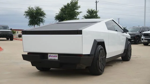 2024 Tesla Cybertruck Base - Photo 8