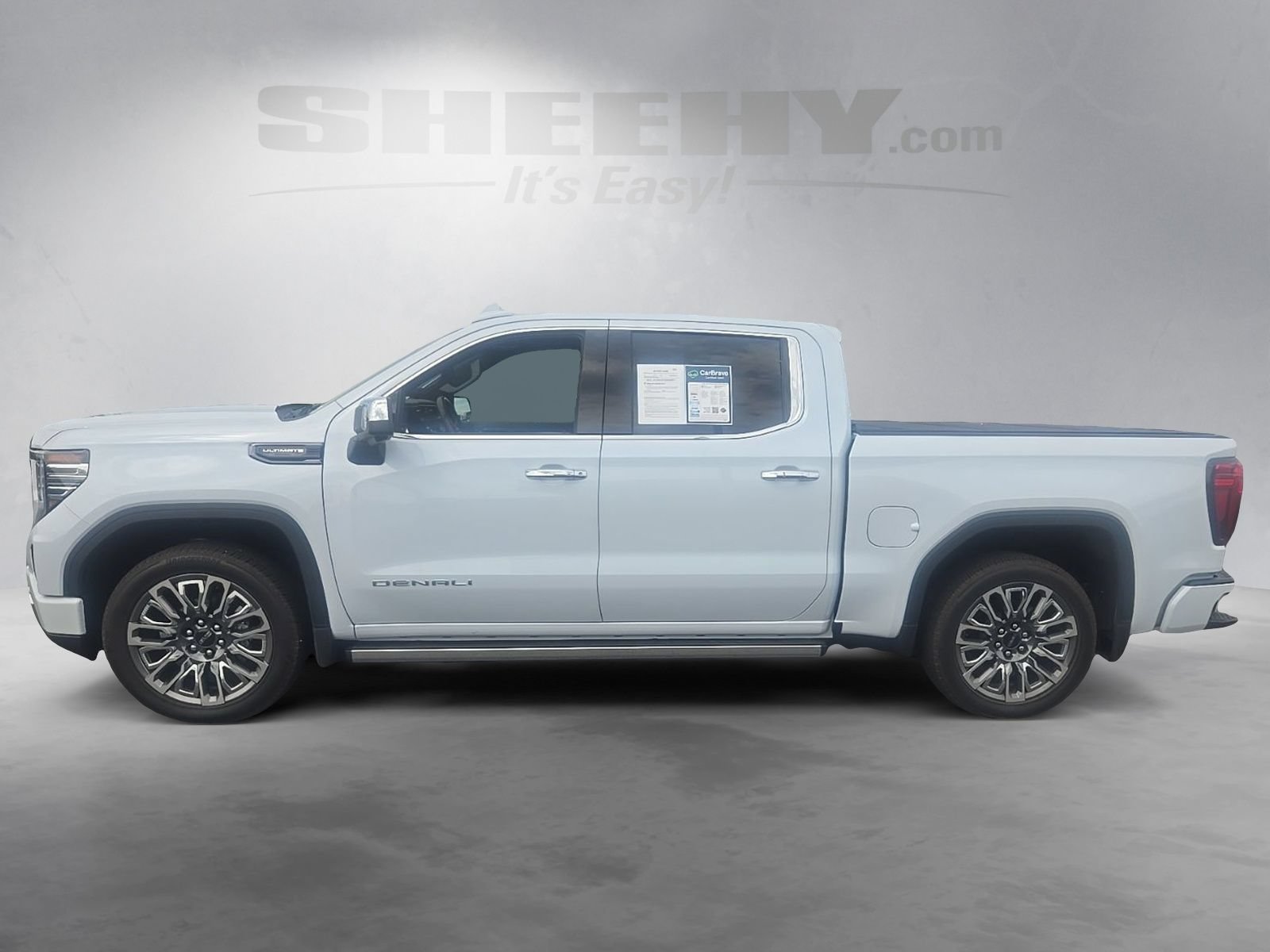 Used 2026 Glacier White Tricoat GMC Denali Ultimate image 17