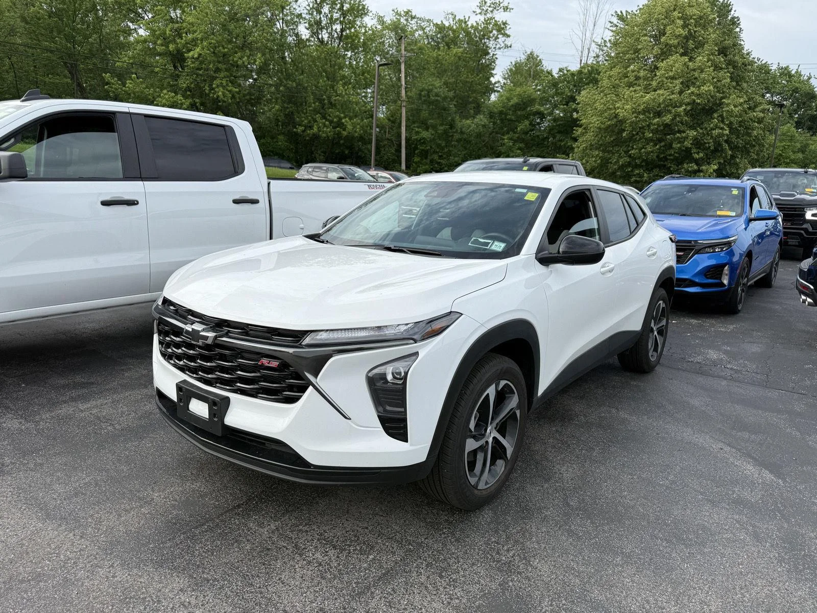 Used 2025 Summit White Chevrolet 1RS image 2