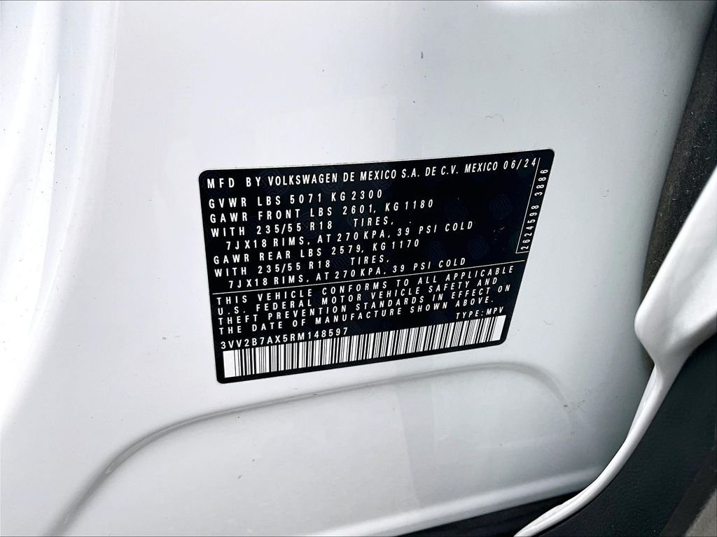 Used 2024 White Volkswagen 2.0T SE image 33