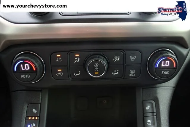 Used 2018 White GMC Denali image 32