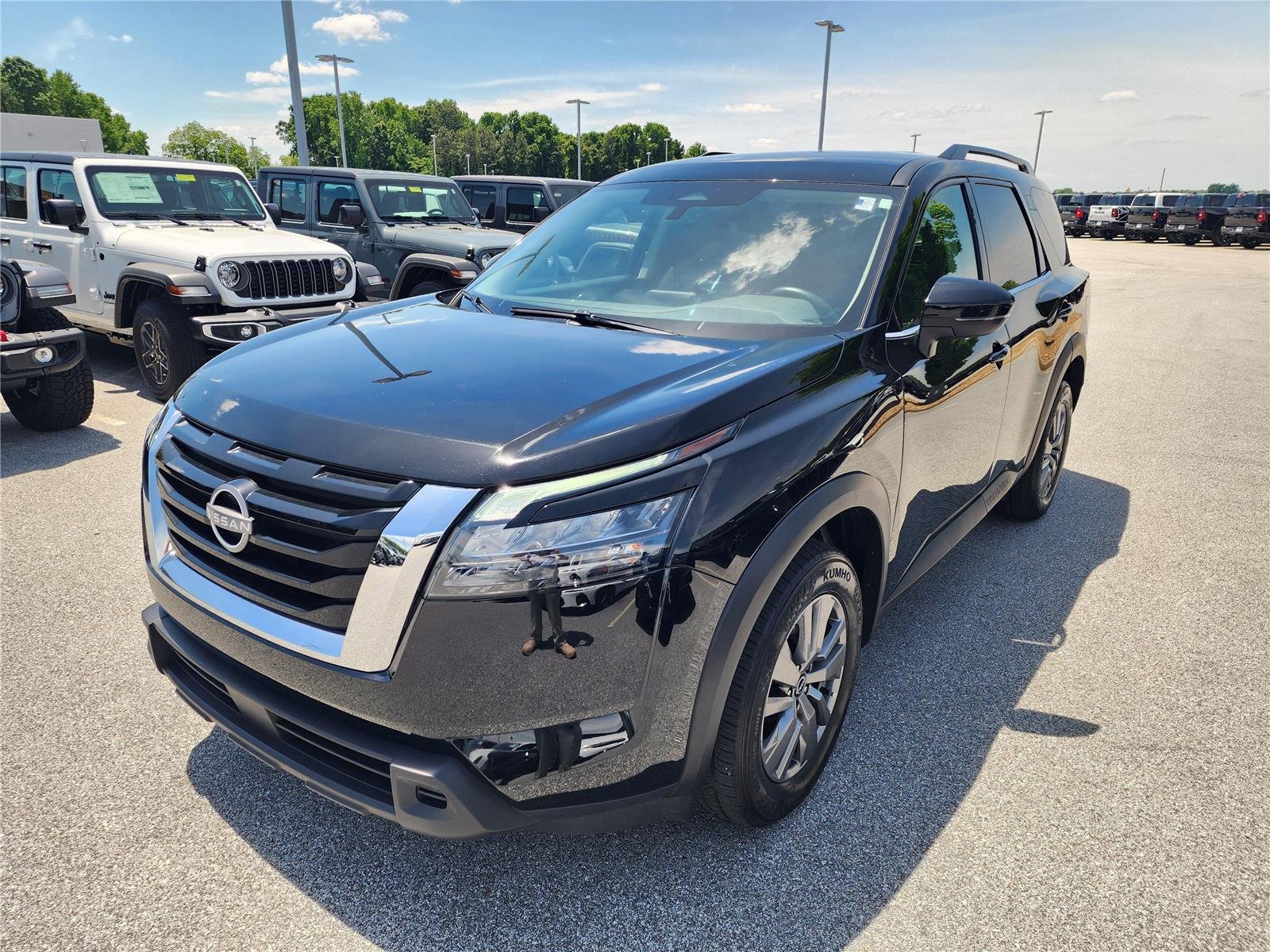 Used 2025 Super Black Nissan SV image 3