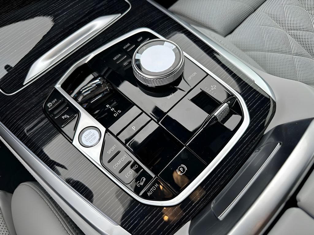 New 2027 Mineral White Metallic BMW xDrive40i image 19