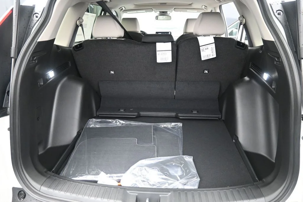 New 2026 Platinum White Pearl Honda EX image 13