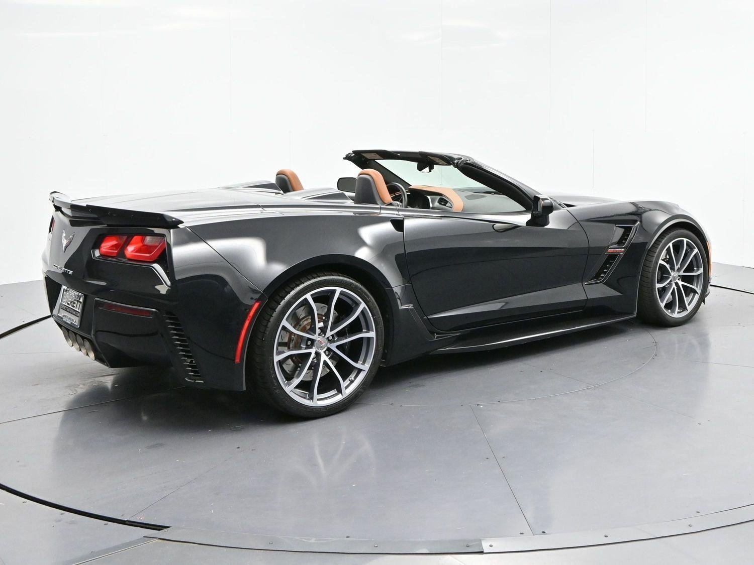 Used 2019 BLACK Chevrolet Grand Sport 2LT image 7