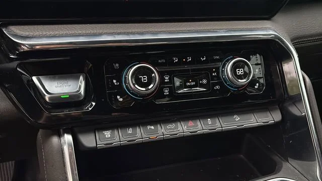 Used 2025 Sterling Metallic GMC Denali image 28