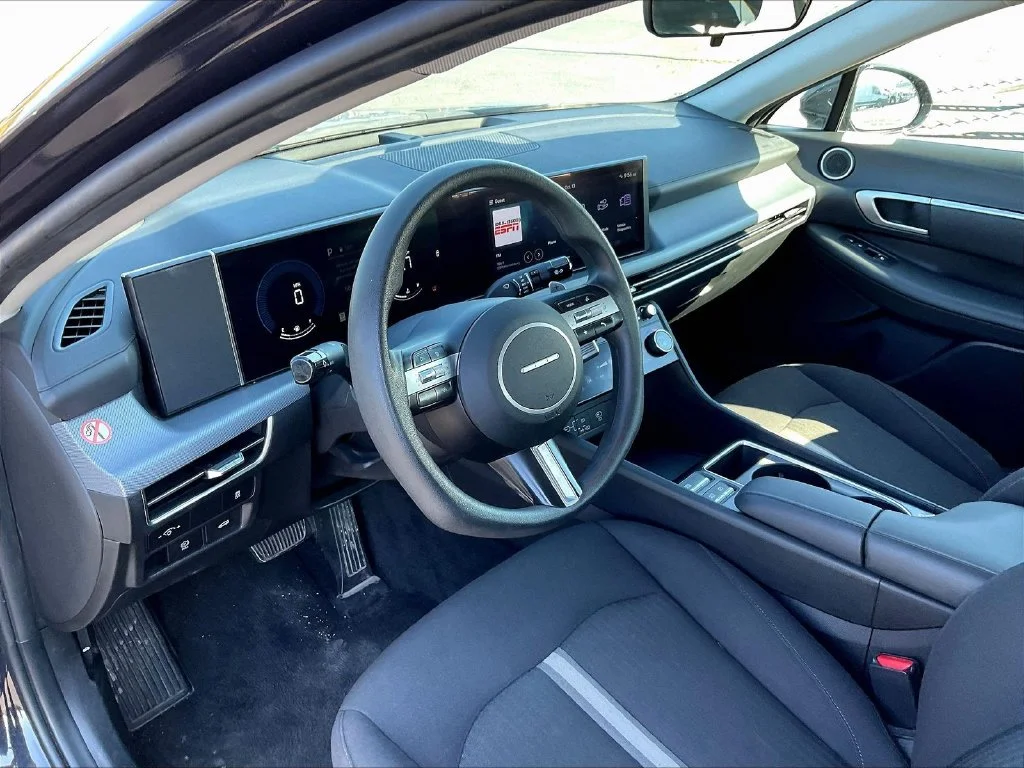 Used 2024 Blue Hyundai SEL image 5