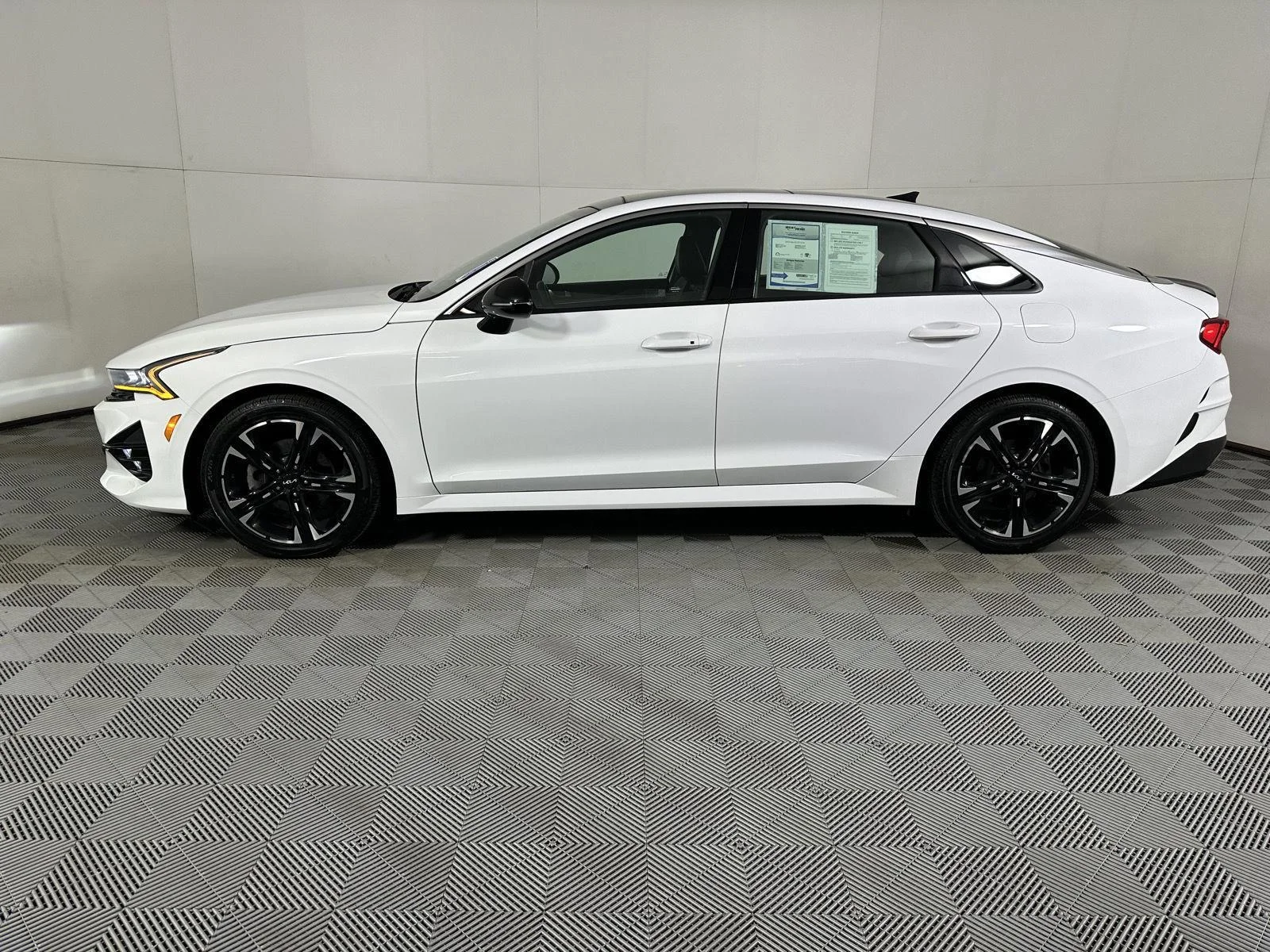 Used 2023 Glacial White Pearl Kia GT-Line image 16