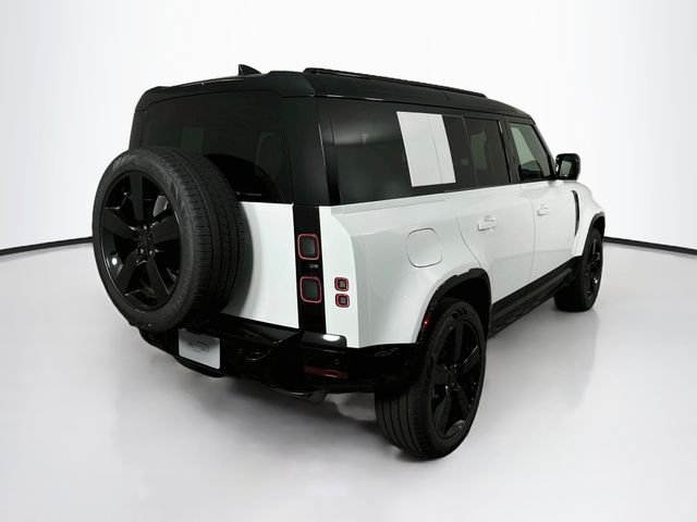 New 2026 White Land Rover X-Dynamic SE image 5