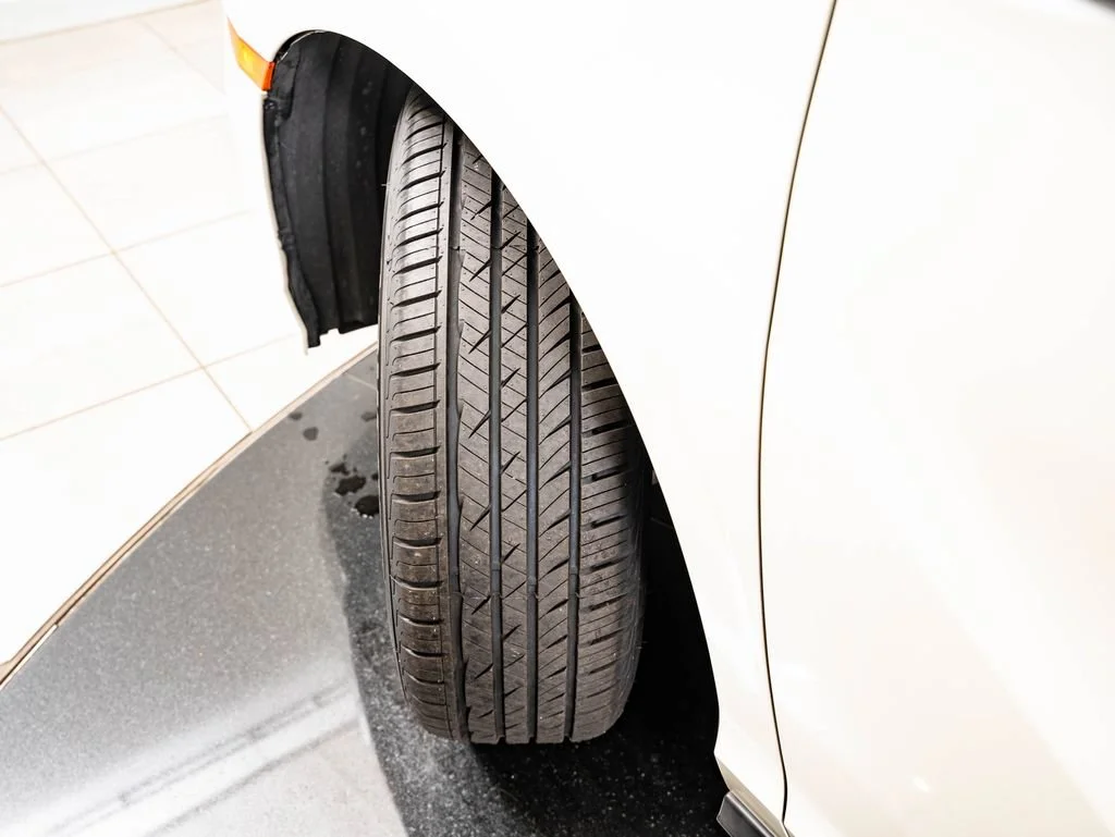 Used 2019 White Honda EX-L image 54