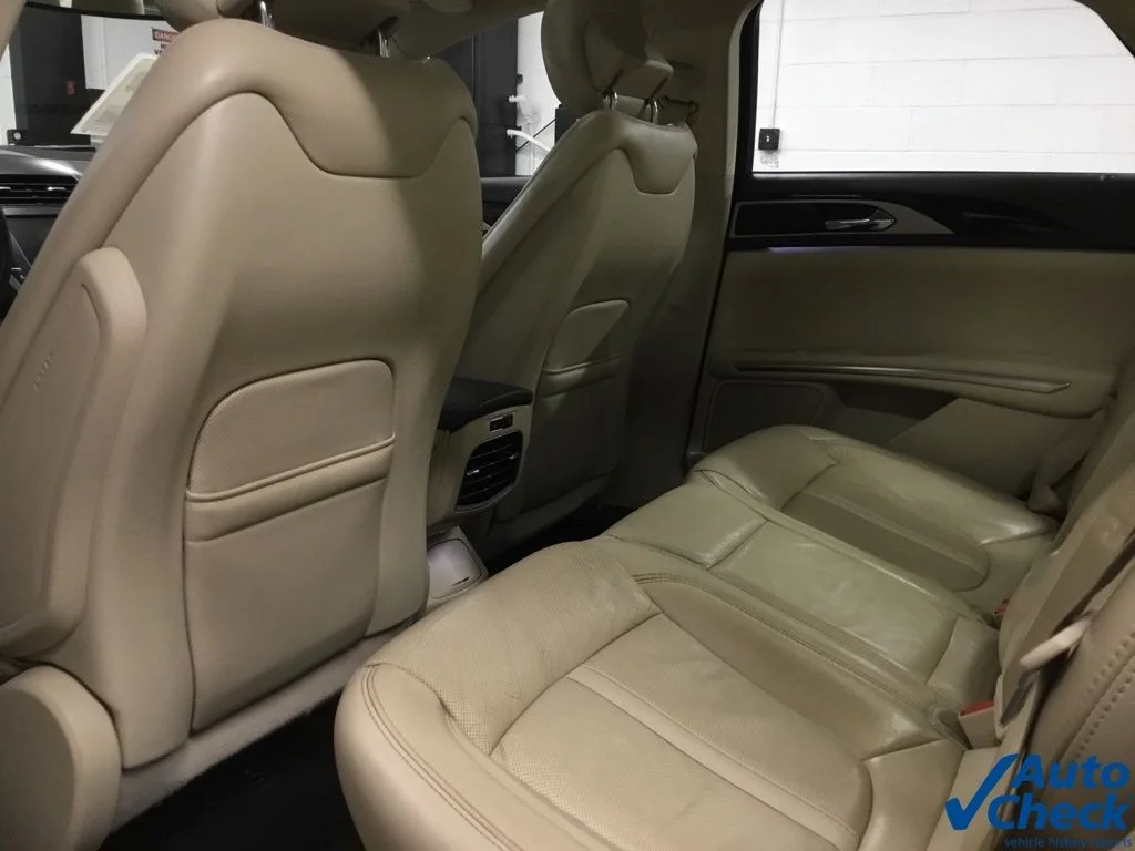 Used 2015 Silver Lincoln Base image 29