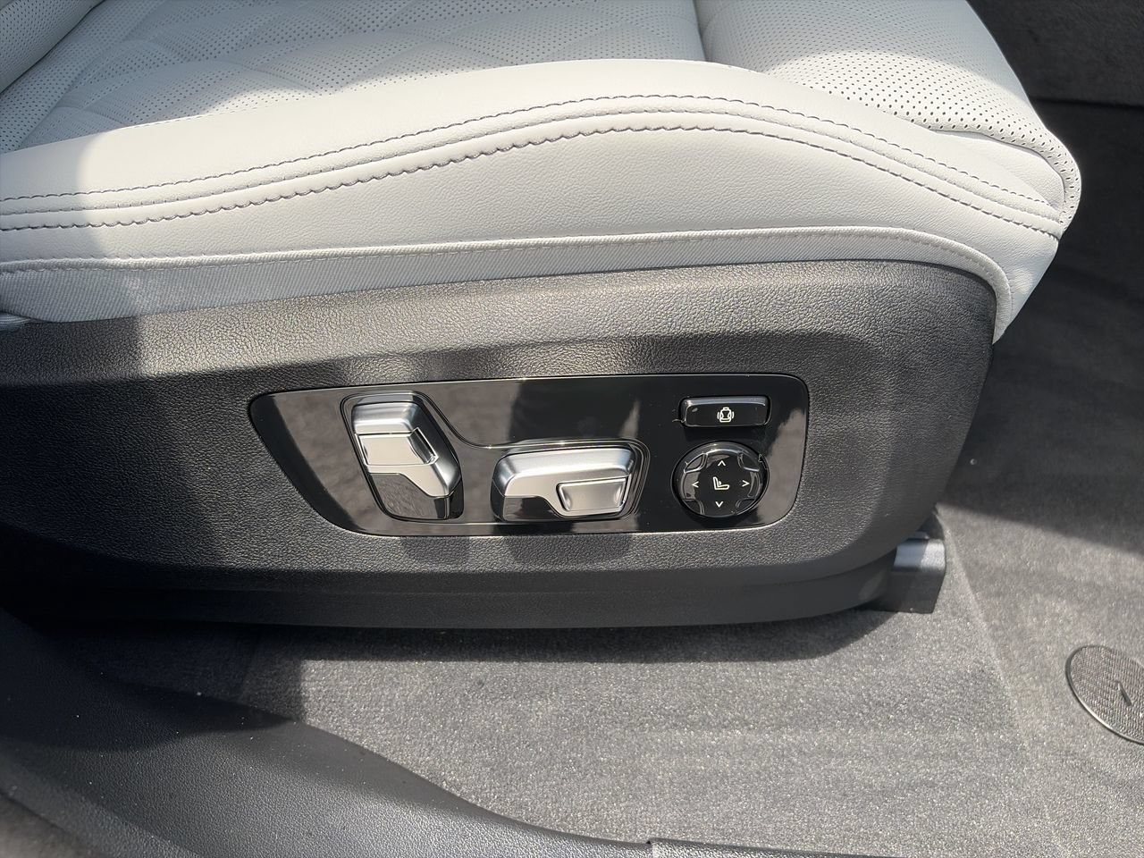 New 2027 Dravit Grey Metallic BMW xDrive40i image 39