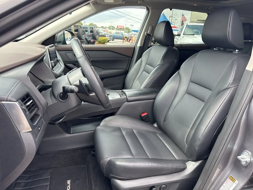 Used 2023 Gray Nissan SV image 27