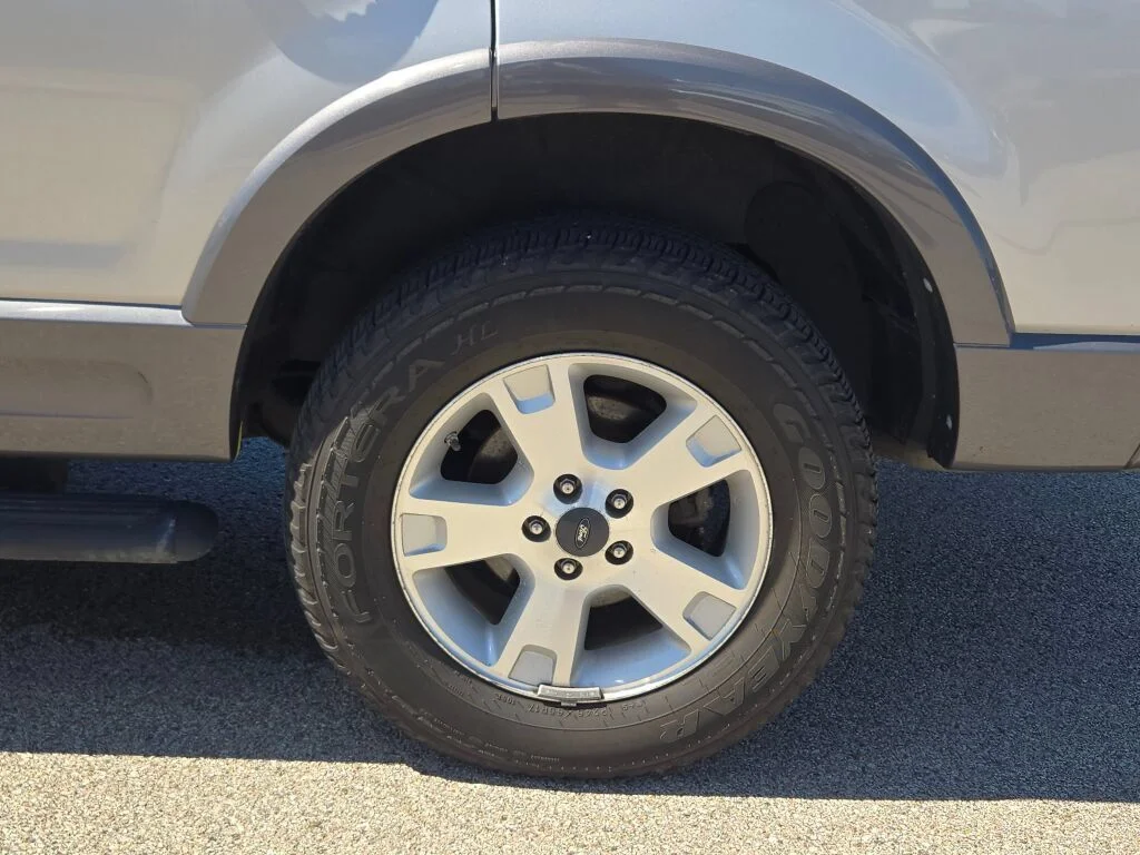 Used 2005 Silver Birch Clearcoat Metallic Ford XLT image 16