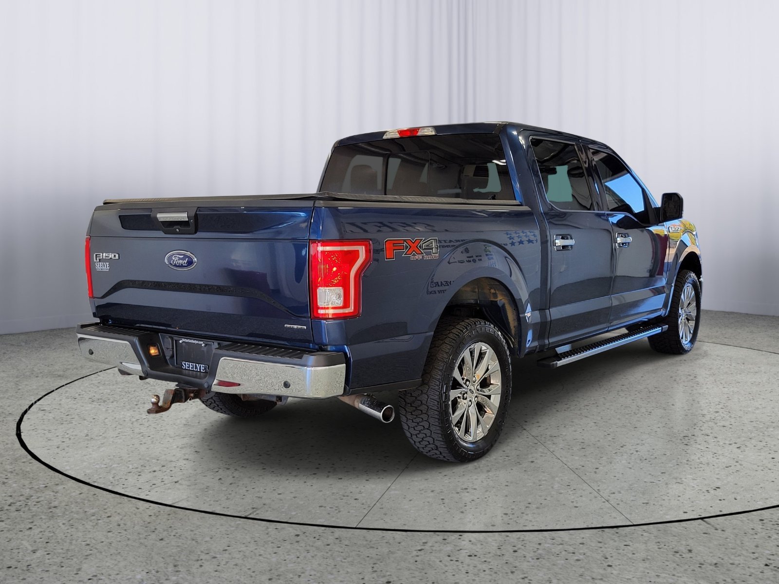 Used 2016 Blue Ford XLT image 2
