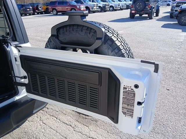 New 2026 Bright White Clear-Coat Exterior Paint Jeep Sport S image 16