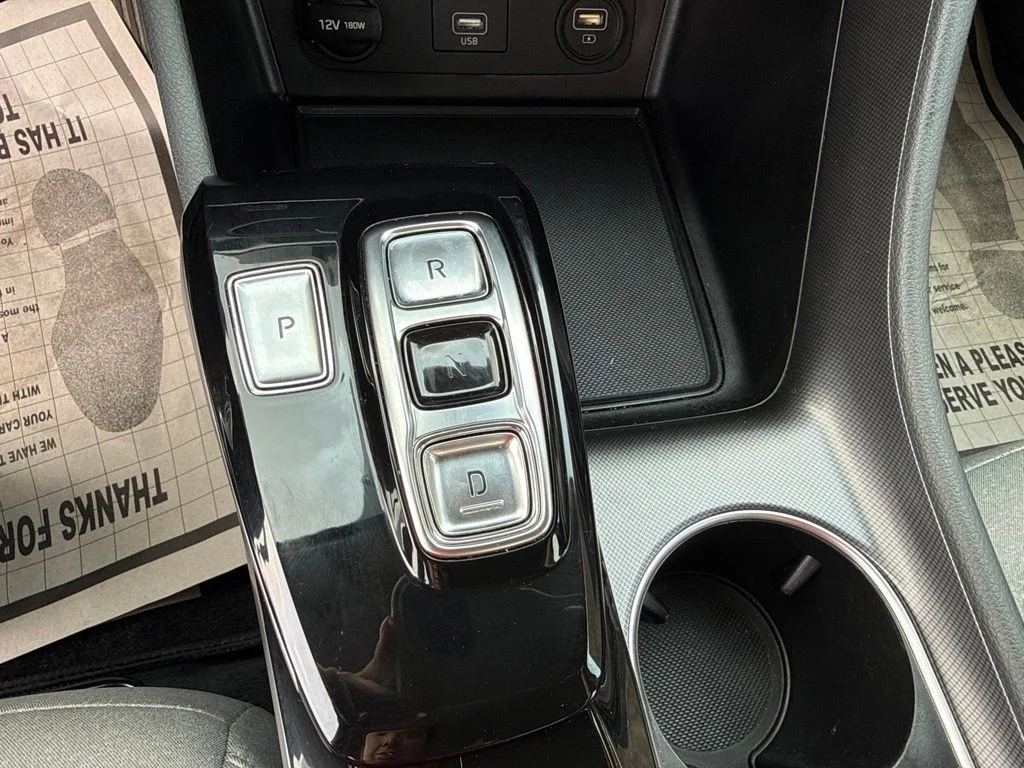 Used 2020 Blue Hyundai SE image 16