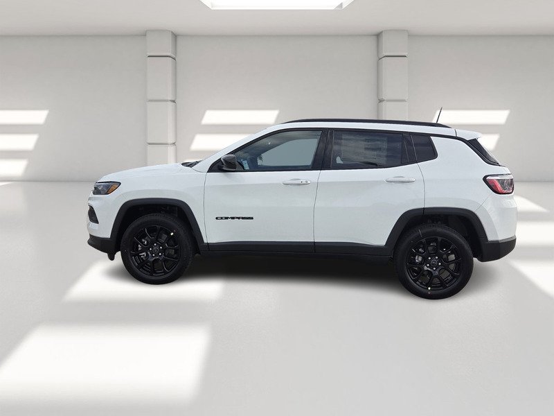 New 2026 Bright White Clear-Coat Exterior Paint Jeep LATITUDE ALTITUDE 4X4 image 2