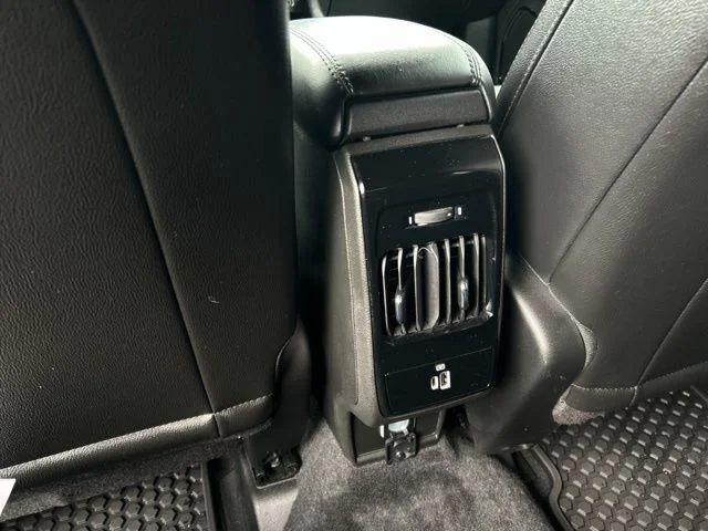 Used 2025 Silver Jeep Latitude image 22