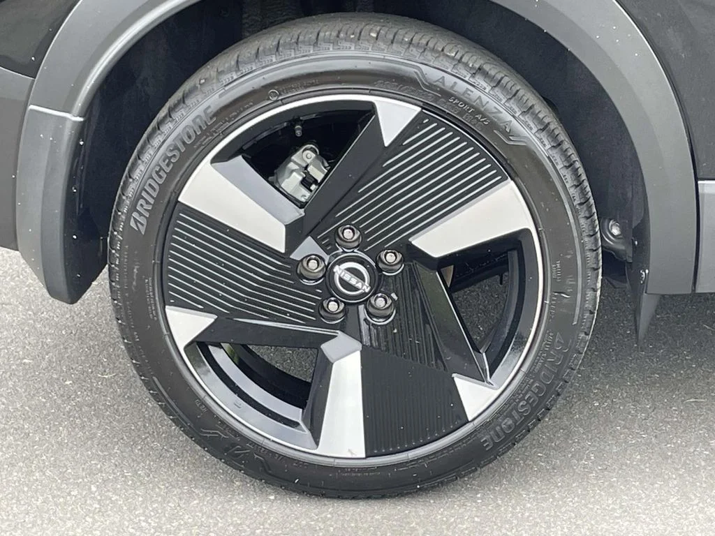 Used 2025 Black Nissan SR image 7