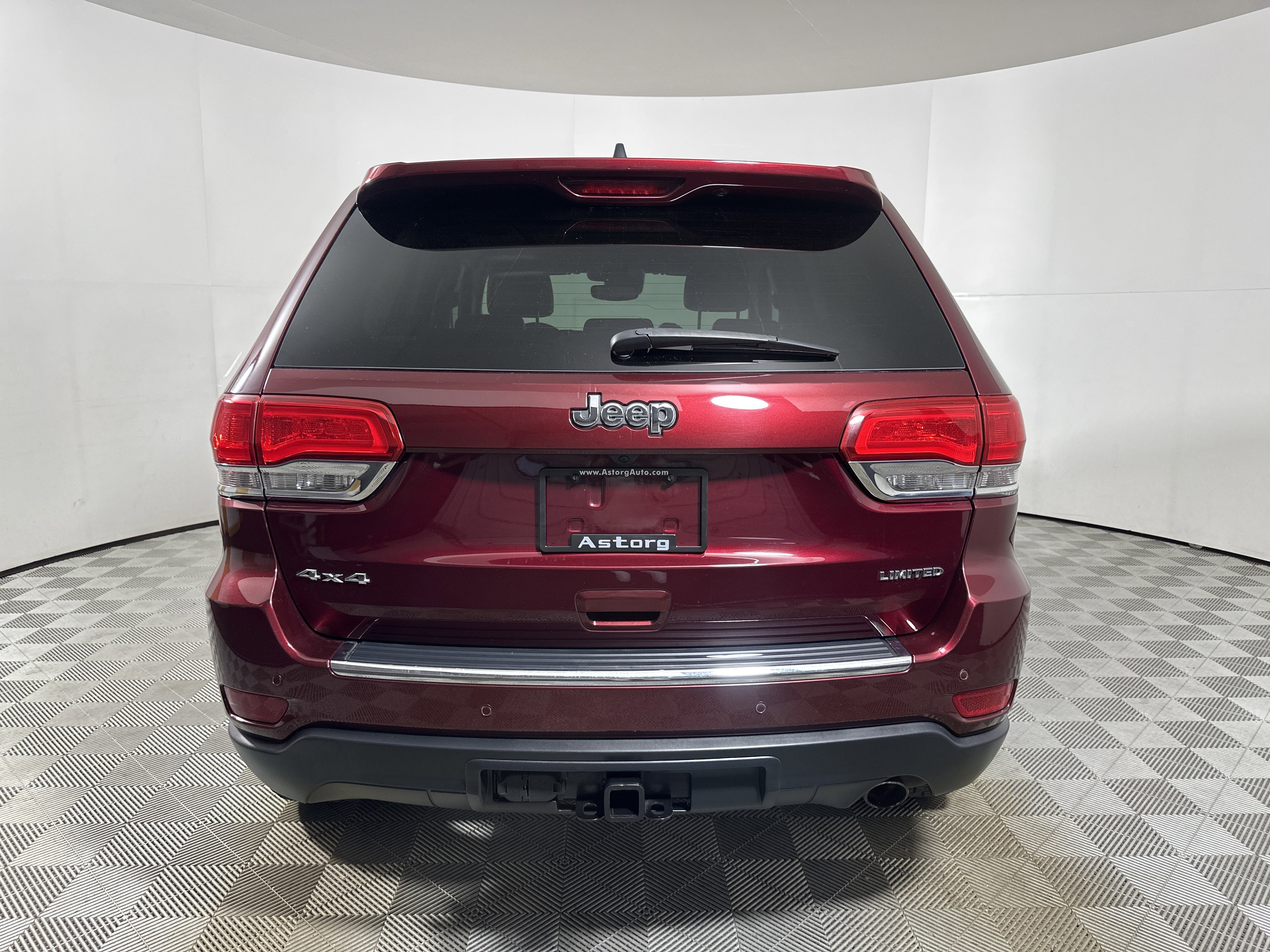 Used 2017 Velvet Red Pearlcoat Jeep Limited image 6