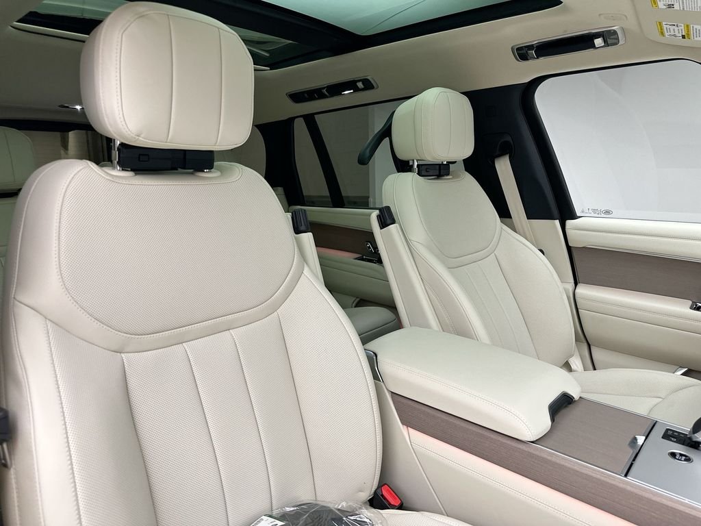 New 2026 Belgravia Green Land Rover SE image 14