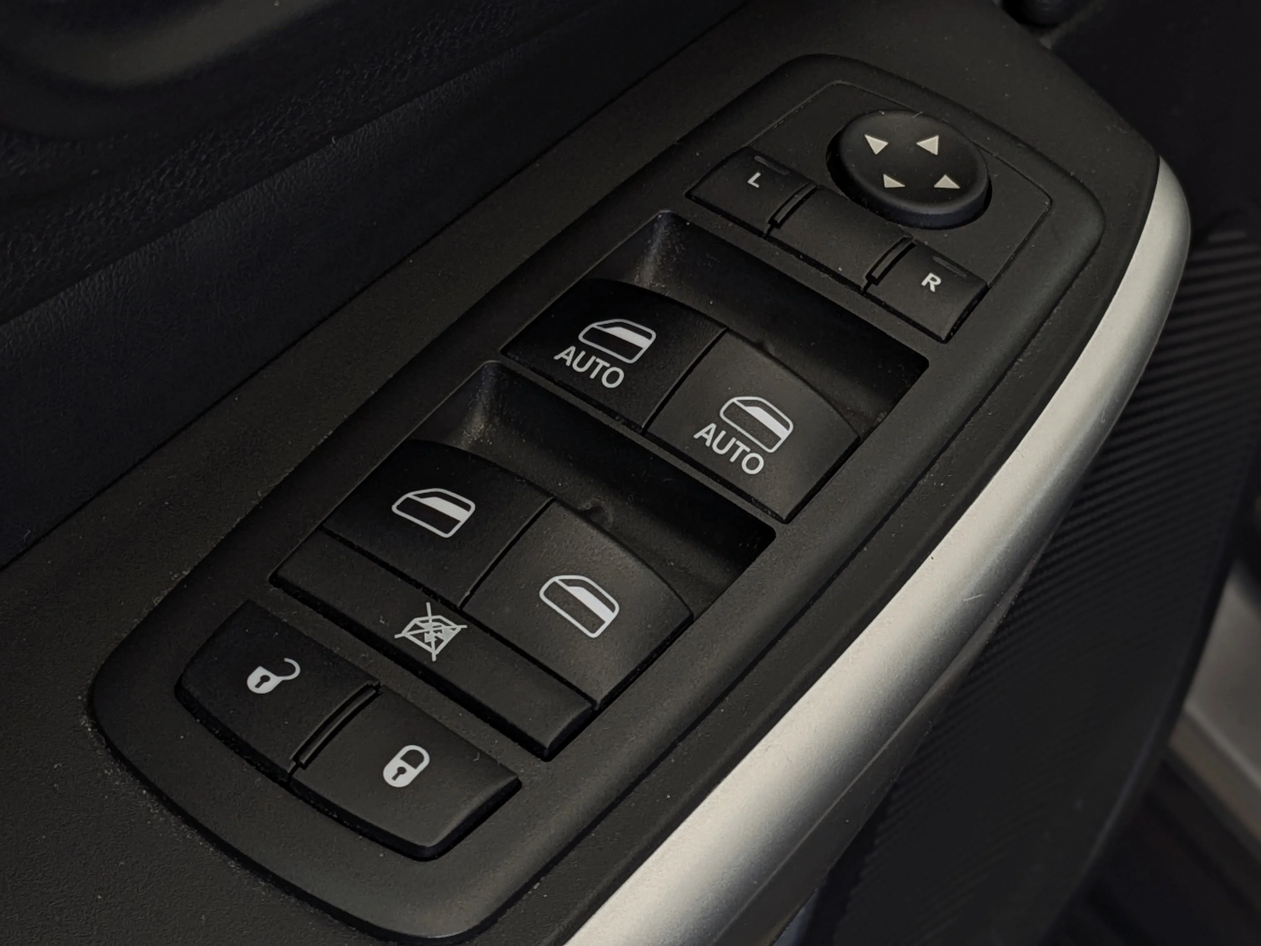 Used 2018 Grey Jeep Trailhawk - Cold Weather Pkg - Comfort Grp - Command View Sunroof - Napa Leather & More image 13