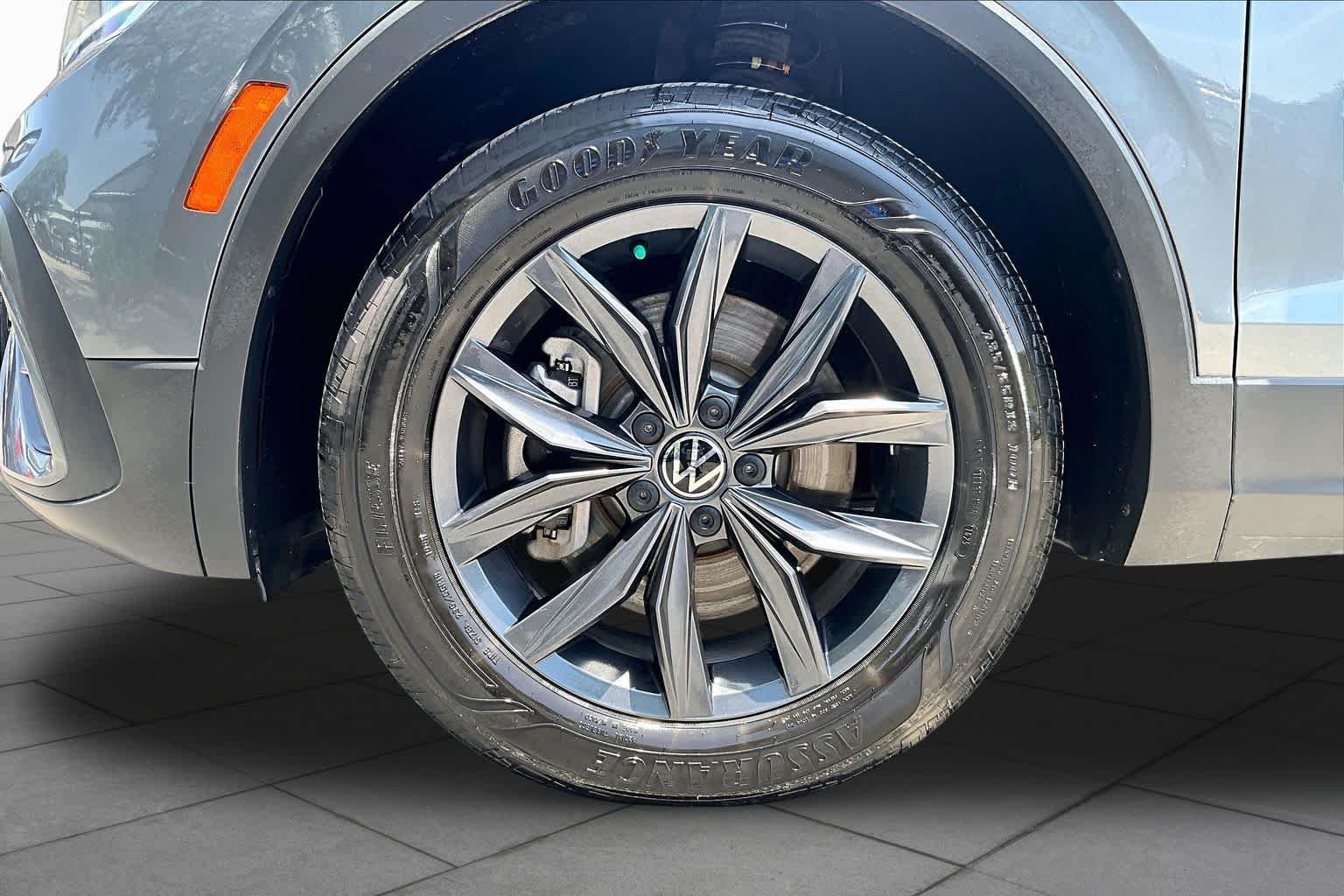 Used 2023 Platinum Gray Metallic Volkswagen SE image 11