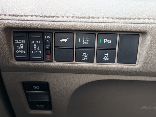 Used 2018 White Honda Touring image 27