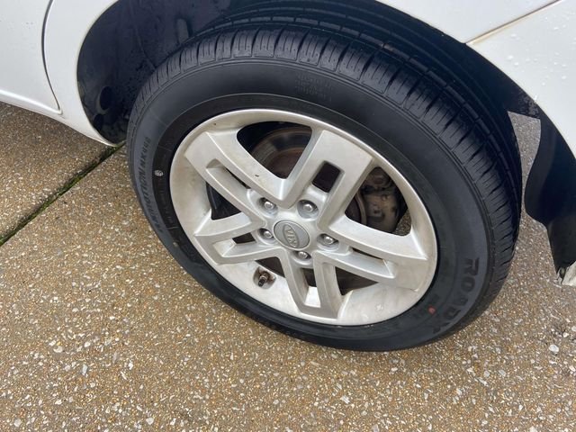 Used 2010 White Kia Plus image 7