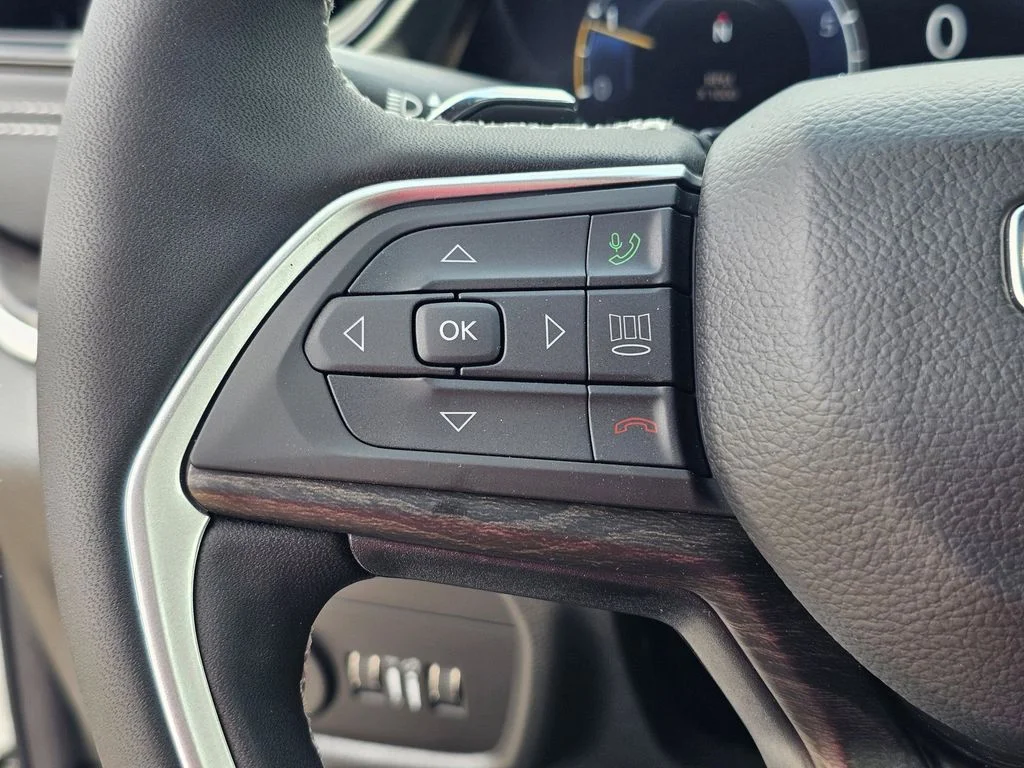 New 2026 Silver Zynith Exterior Paint Jeep Altitude image 20