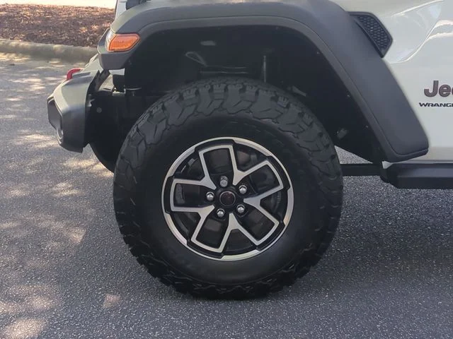 Used 2024 White Jeep Rubicon image 10