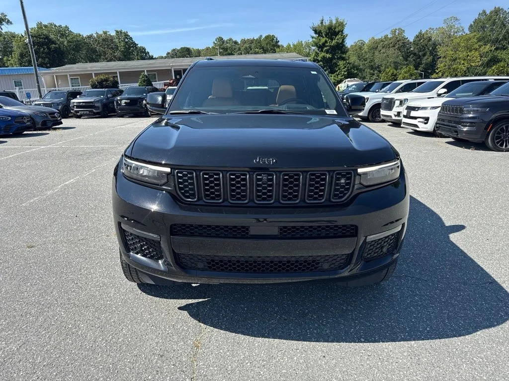 Used 2025 Black Jeep Summit image 8