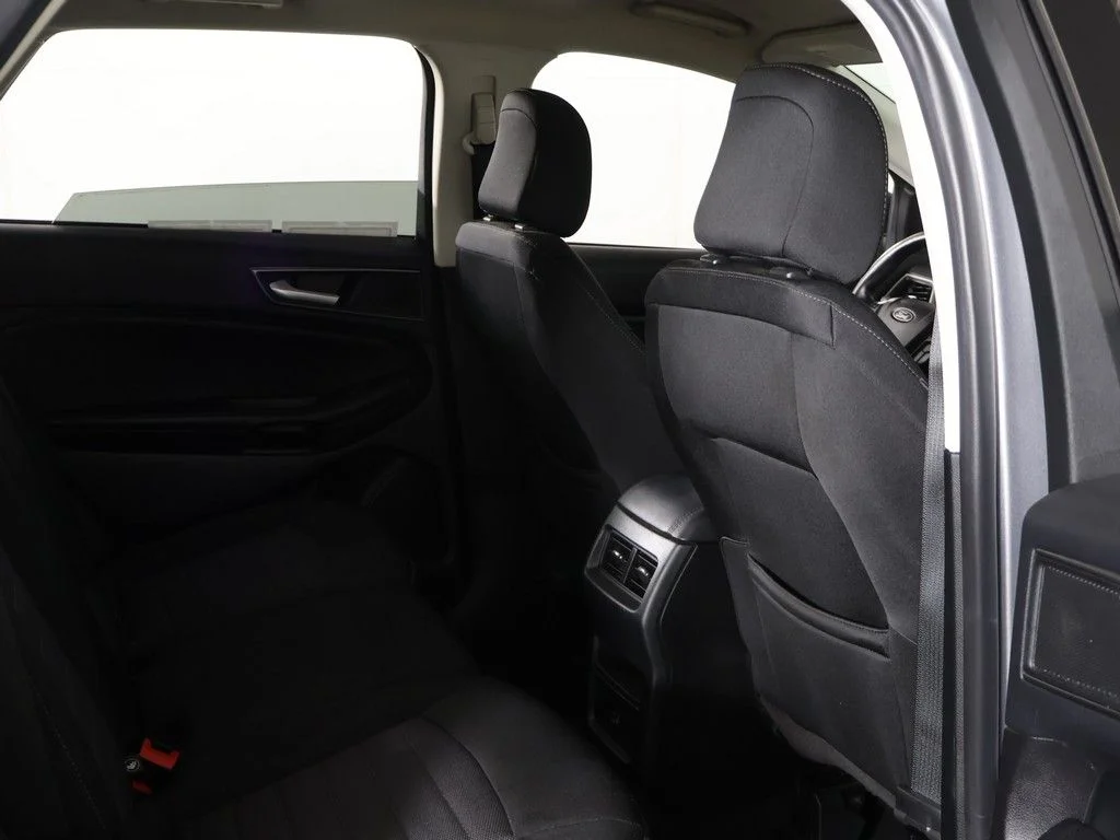 Used 2022 Silver Ford SE image 25