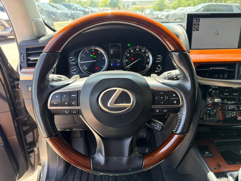 Used 2017  Lexus LX 570 image 25