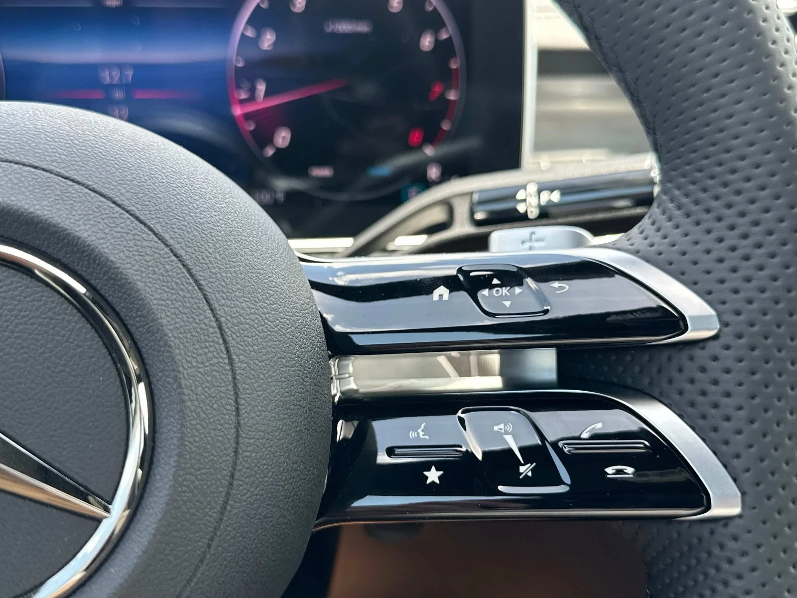 2025 Mercedes-Benz C-Class Sedan C 300 - Photo 29