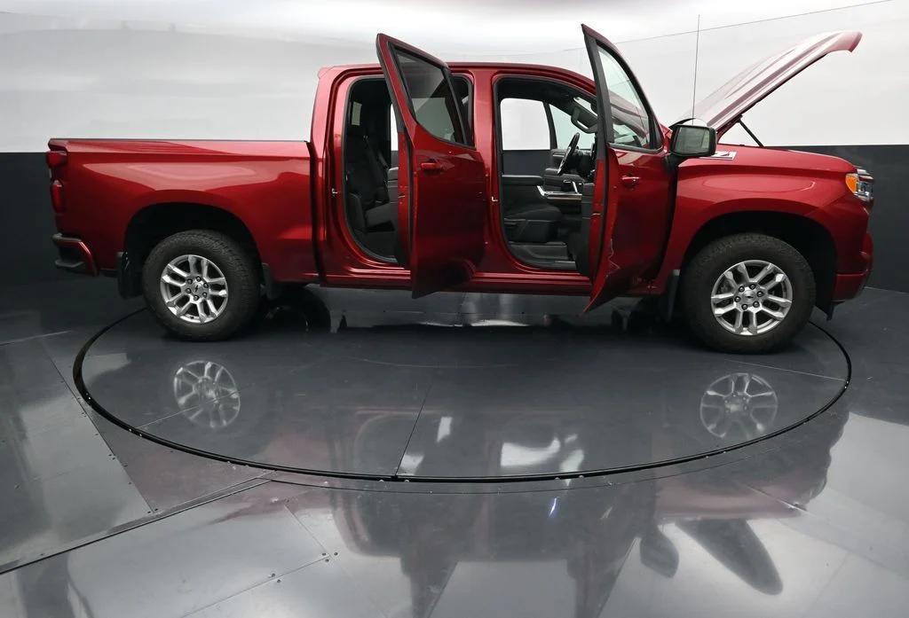 Used 2023 Red Chevrolet RST image 37