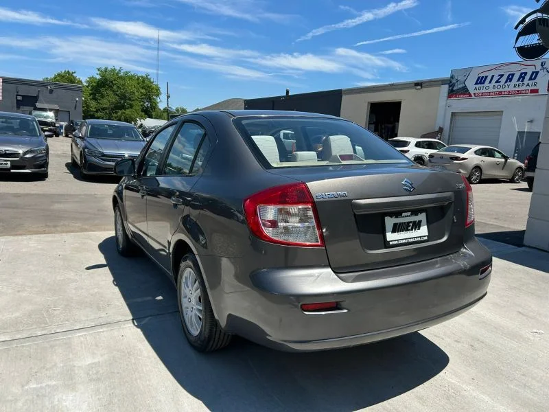 Used 2012 Gray Suzuki LE Sedan 4D image 48