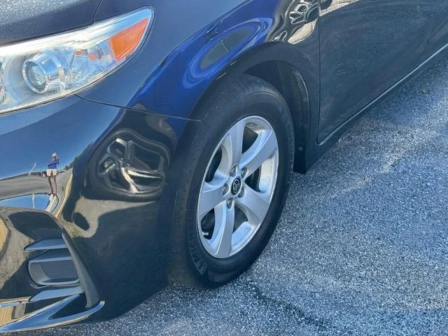 Used 2020 Black Toyota L image 5
