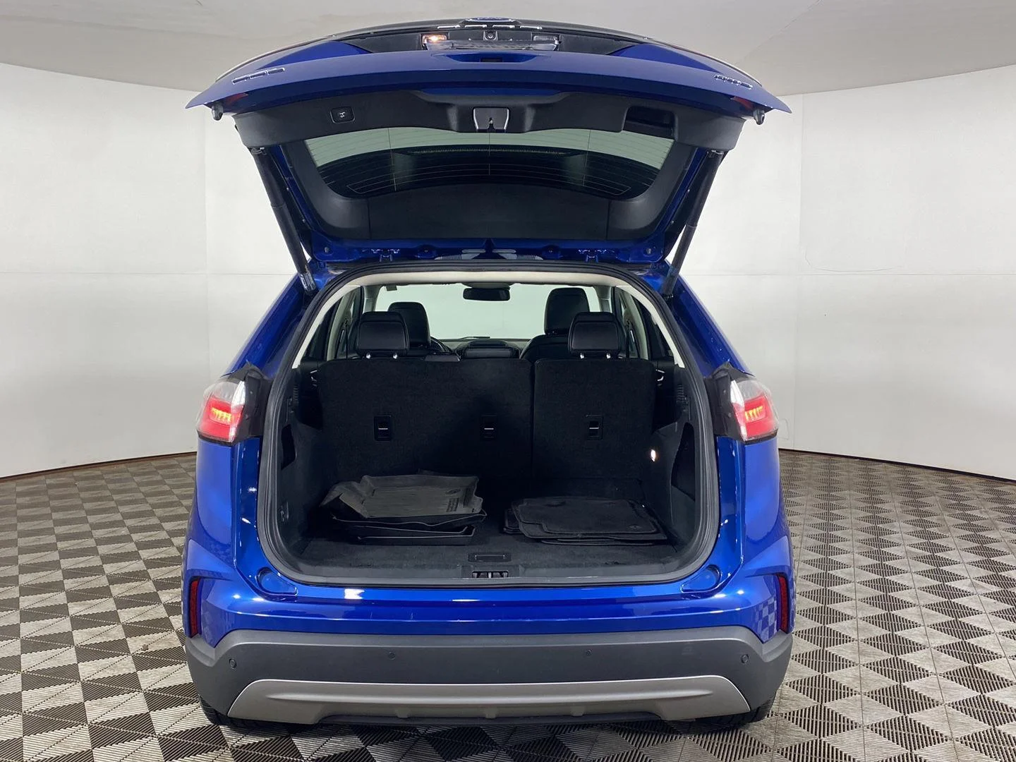 Used 2022 Blue Metallic Ford SEL image 21
