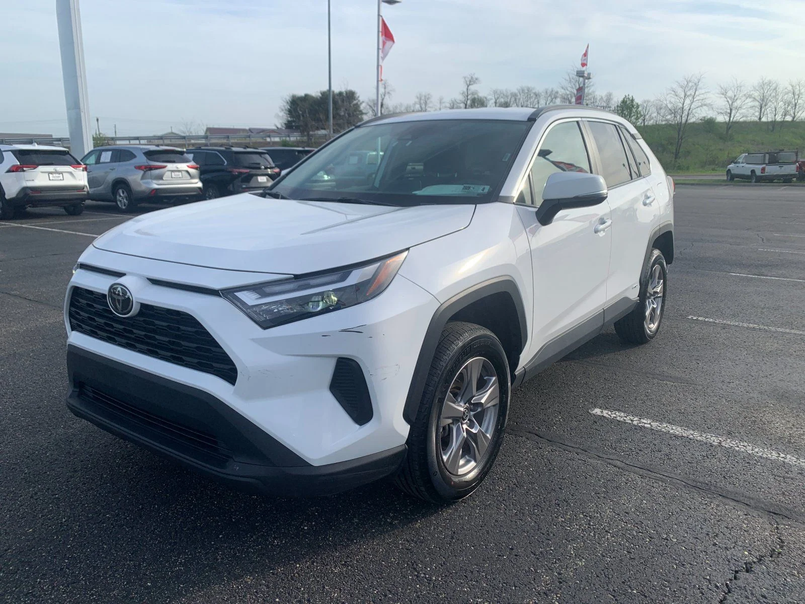 Used 2025 White Toyota XLE image 7